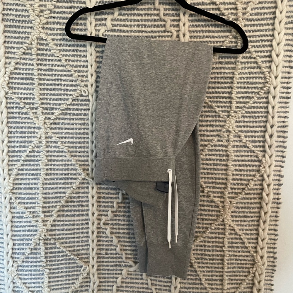 NWOT Nike tapered sweats